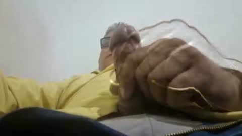 Snapshot of poli475 chatting on 02/12/25, 12:33 poli online show from 02/12/25, 12:33