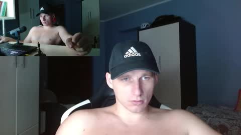 Snapshot of poliglotjoe chatting on 09/21/25, 12:12 Poliglot online show from 09/21/25, 12:12