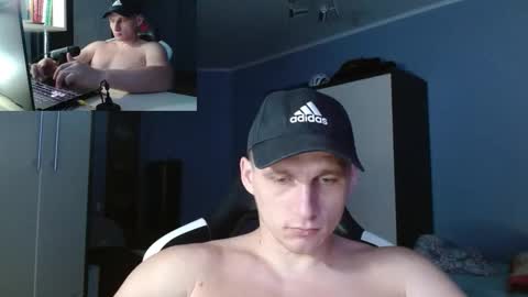 Snapshot of poliglotjoe chatting on 09/22/25, 04:14 Poliglot online show from 09/22/25, 04:14