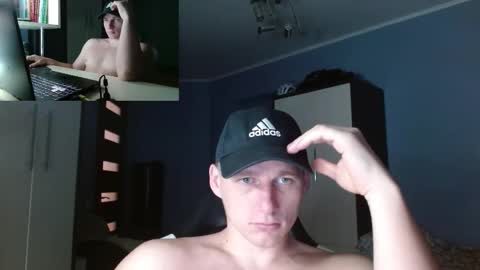 Snapshot of poliglotjoe chatting on 09/23/25, 02:14 Poliglot online show from 09/23/25, 02:14