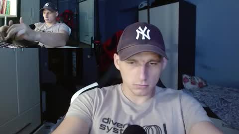 Snapshot of poliglotjoe chatting on 10/04/25, 12:58 Poliglot online show from 10/04/25, 12:58