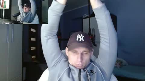 Snapshot of poliglotjoe chatting on 10/09/25, 02:26 Poliglot online show from 10/09/25, 02:26