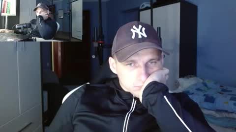 Snapshot of poliglotjoe chatting on 10/12/25, 02:38 Poliglot online show from 10/12/25, 02:38