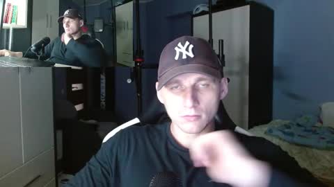 Snapshot of poliglotjoe chatting on 10/13/25, 02:44 Poliglot online show from 10/13/25, 02:44