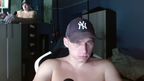 Snapshot of poliglotjoe chatting on 10/15/25, 02:33 Poliglot online show from 10/15/25, 02:33