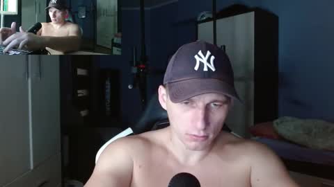 Snapshot of poliglotjoe chatting on 10/15/25, 05:57 Poliglot online show from 10/15/25, 05:57