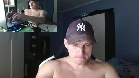 Snapshot of poliglotjoe chatting on 10/16/25, 06:53 Poliglot online show from 10/16/25, 06:53