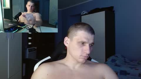 Snapshot of poliglotjoe chatting on 10/17/25, 08:06 Poliglot online show from 10/17/25, 08:06