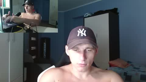 Snapshot of poliglotjoe chatting on 10/17/25, 10:56 Poliglot online show from 10/17/25, 10:56