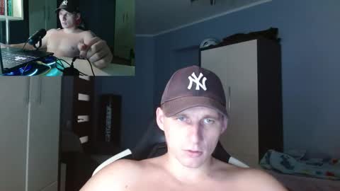 Snapshot of poliglotjoe chatting on 10/18/25, 10:54 Poliglot online show from 10/18/25, 10:54