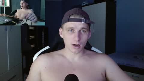 Snapshot of poliglotjoe chatting on 10/21/25, 04:57 Poliglot online show from 10/21/25, 04:57