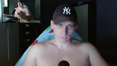 Snapshot of poliglotjoe chatting on 10/25/25, 02:08 Poliglot online show from 10/25/25, 02:08