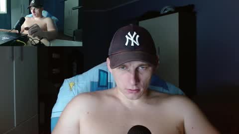 Snapshot of poliglotjoe chatting on 10/26/25, 03:34 Poliglot online show from 10/26/25, 03:34