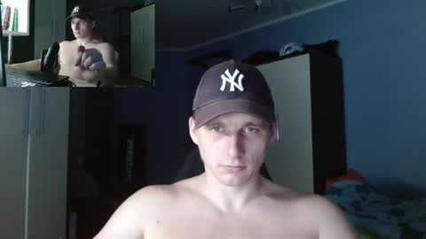 Snapshot of poliglotjoe chatting on 11/08/25, 01:55 Poliglot online show from 11/08/25, 01:55