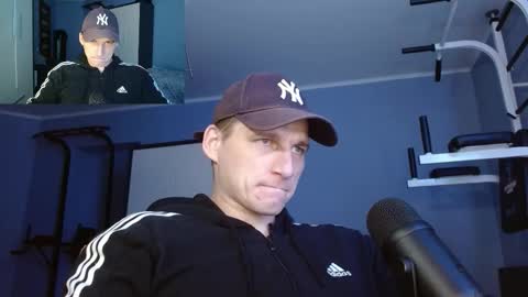 Snapshot of poliglotjoe chatting on 11/14/25, 11:31 Poliglot online show from 11/14/25, 11:31