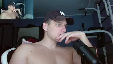 Snapshot of poliglotjoe chatting on 11/16/25, 04:01 Poliglot online show from 11/16/25, 04:01