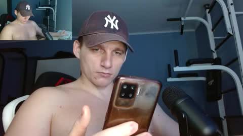 Snapshot of poliglotjoe chatting on 11/17/25, 09:04 Poliglot online show from 11/17/25, 09:04