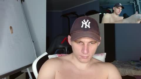 Snapshot of poliglotjoe chatting on 11/25/25, 06:02 Poliglot online show from 11/25/25, 06:02