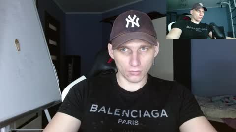 Snapshot of poliglotjoe chatting on 11/25/25, 06:52 Poliglot online show from 11/25/25, 06:52