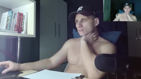 Snapshot of poliglotjoe chatting on 11/29/25, 07:28 Poliglot online show from 11/29/25, 07:28