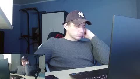 Snapshot of poliglotjoe2 chatting on 02/04/26, 11:27 Poliglotjoe2 online show from 02/04/26, 11:27