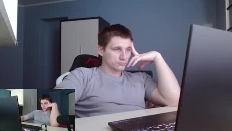 Snapshot of poliglotjoe2 chatting on 02/10/26, 02:32 Poliglotjoe2 online show from 02/10/26, 02:32