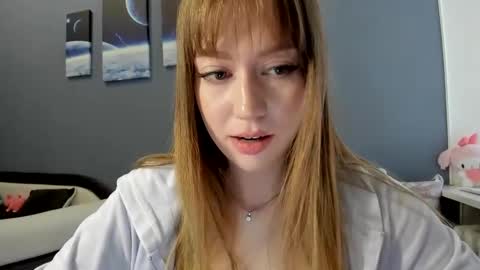 Snapshot of polihoney chatting on 09/15/25, 01:22 Polina online show from 09/15/25, 01:22