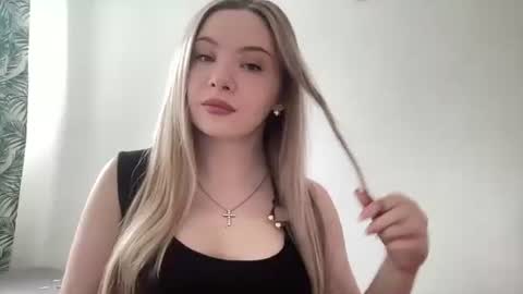 Snapshot of polishangel222 chatting on 02/18/26, 10:11 polishangel222 online show from 02/18/26, 10:11