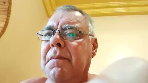 Snapshot of pollexxx66 chatting on 10/16/25, 10:16 Paul online show from 10/16/25, 10:16