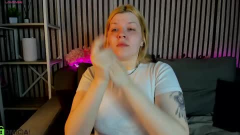 Polly online show from 05/11/26, 01:11