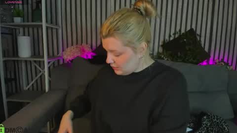 Polly online show from 05/23/26, 01:11