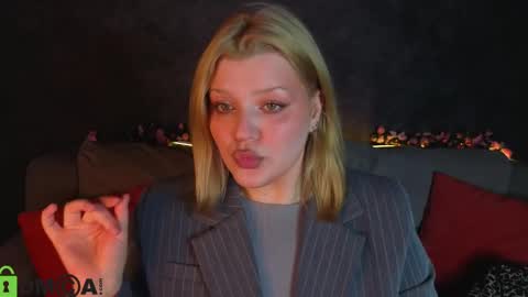 Polly online show from 05/31/26, 01:14