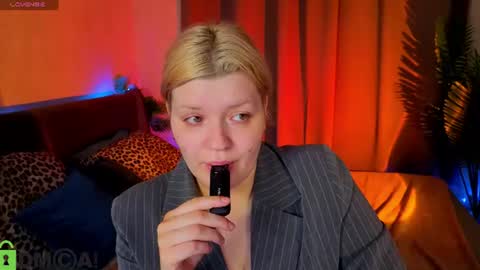 Polly online show from 06/25/26, 01:16