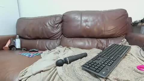Snapshot of polly_aqua chatting on 05/27/26, 11:24 Polly Aqua online show from 05/27/26, 11:24