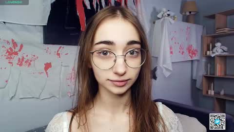 Snapshot of polly_bee chatting on 10/31/25, 07:42 Polly online show from 10/31/25, 07:42