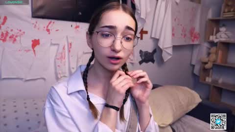 Snapshot of polly_bee chatting on 11/01/25, 06:15 Polly online show from 11/01/25, 06:15