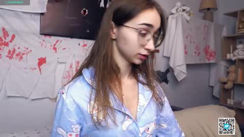 Snapshot of polly_bee chatting on 11/02/25, 07:22 Polly online show from 11/02/25, 07:22