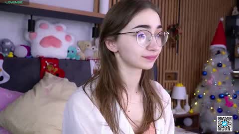 Snapshot of polly_bee chatting on 11/24/25, 07:08 Polly online show from 11/24/25, 07:08