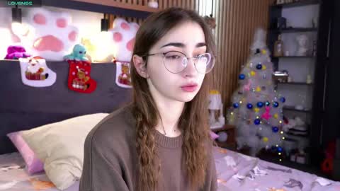 Snapshot of polly_bee chatting on 11/30/25, 07:56 Polly online show from 11/30/25, 07:56