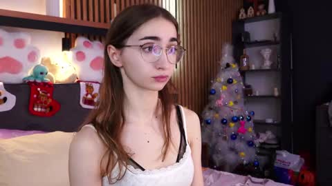 Snapshot of polly_bee chatting on 12/03/25, 07:38 Polly online show from 12/03/25, 07:38