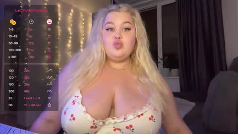 polly_cuteee online show from 09/08/25, 07:57