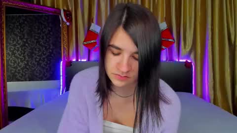 Snapshot of polly_love_ chatting on 12/15/25, 01:15 Polly online show from 12/15/25, 01:15