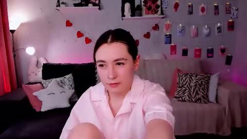 Snapshot of polly_pop_ chatting on 06/10/26, 09:19 Polly online show from 06/10/26, 09:19
