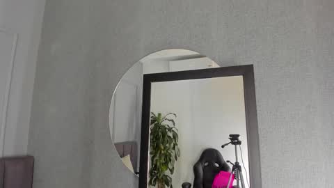 Snapshot of pollybabe_ chatting on 11/15/25, 10:34 POLLY online show from 11/15/25, 10:34