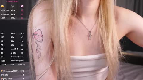 Snapshot of pollybun chatting on 09/22/25, 11:18 Anna online show from 09/22/25, 11:18