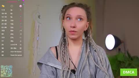 Snapshot of pollybun chatting on 10/19/25, 05:19 Anna online show from 10/19/25, 05:19