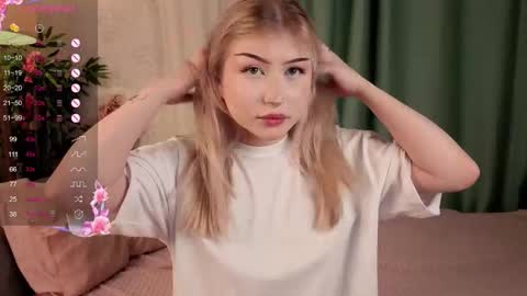 Snapshot of pollybun chatting on 10/20/25, 05:46 Anna online show from 10/20/25, 05:46