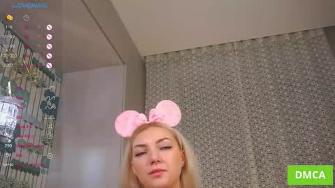 Snapshot of pollybun chatting on 10/28/25, 05:33 Anna online show from 10/28/25, 05:33