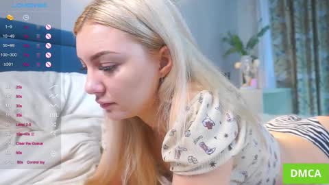 Snapshot of pollybun chatting on 10/30/25, 05:09 Anna online show from 10/30/25, 05:09