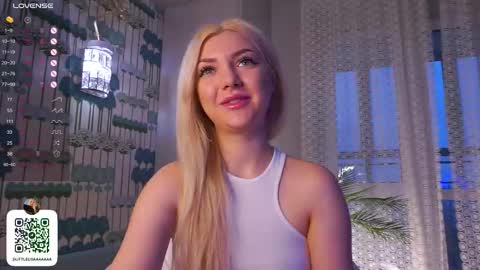 Snapshot of pollybun chatting on 12/04/25, 05:28 Anna online show from 12/04/25, 05:28